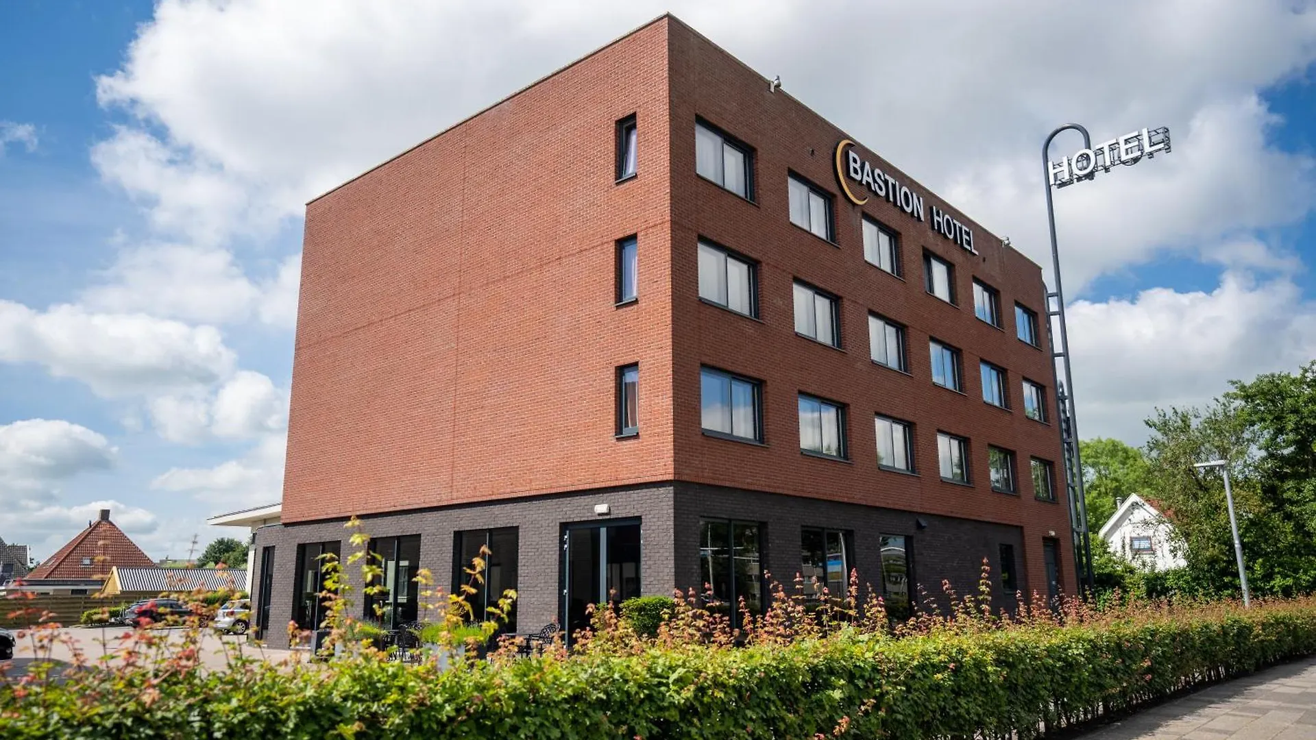 Verblijven bij de Oldehove: 4 Leeuwarder Hotels Vergeleken