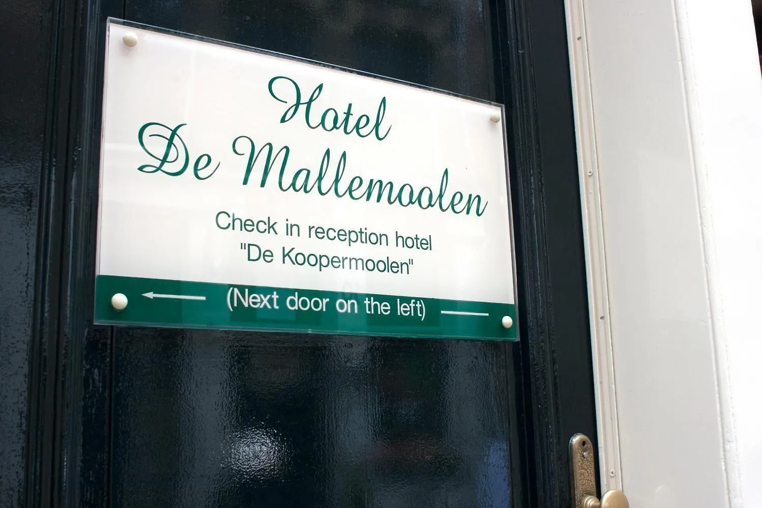 Verblijven in Amsterdam Chinatown: 4 Budgethotels Vergeleken